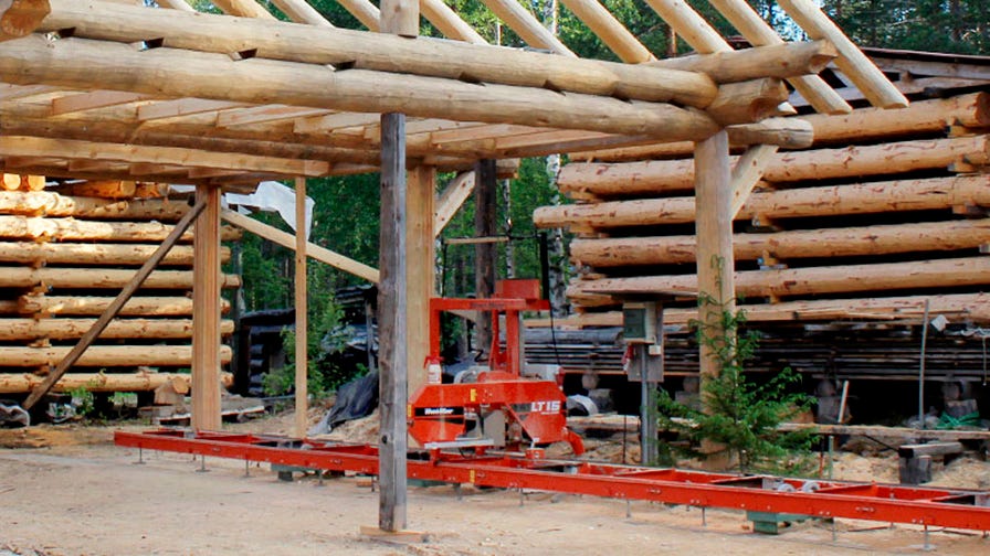 Log hoe construction with LT15 sawmill in Finland